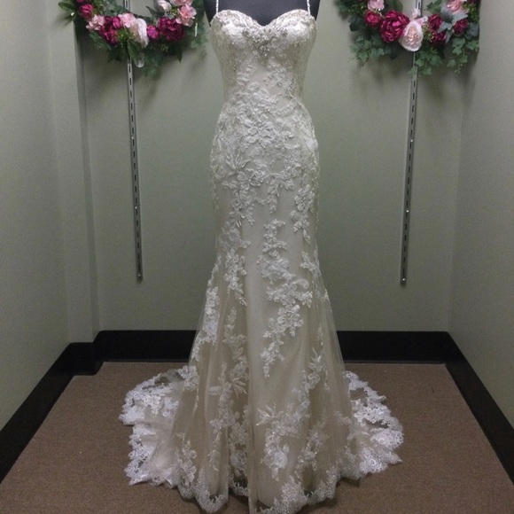 Blue by Enzoani Islandia designer wedding gown on sale!! - Picture 1 of 4